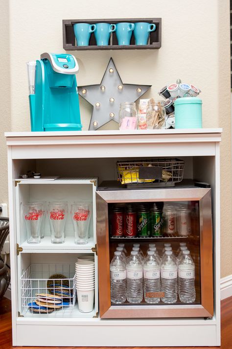 Drink Station Salon, Snack And Drink Station, Bedroom Drink Station, Snacks For Salon Clients, Spa Drink Station, Salon Refreshment Station, Salon Drink Station, Desk Snacks, Dream Salon