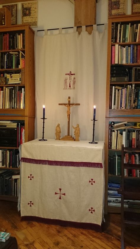 Catholic Home Altar Family Altar Catholic Home, Home Chapel Catholic, Home Oratory, Chapel Interior, Catholic Home Altar, Home Chapel, Altar Catholic, Chapel Ideas, Modern English Country