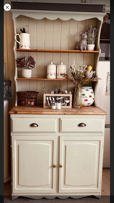 Cream Kitchen Dresser, French Dresser Kitchen, Kitchen Dresser Makeover, Small Hutch Makeover, Kitchen Dresser Ideas, Coffee Hutch Ideas, Upcycle Kitchen, China Cabinet Makeover, Hutch Makeover