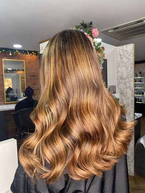 Balayage copper, bronzed balayage, caramel balayage, wavy hair, balayage, highlights