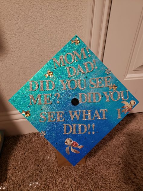 Finding Nemo Cap Decoration, Dory Cap Graduation, Finding Dory Graduation Cap, Big Fish Graduation Cap, Graduation Cap Designs Finding Nemo, Squirt Graduation Cap, Lightning Mcqueen Grad Cap, Car Graduation Cap Ideas, Graduation Cap Disney Designs