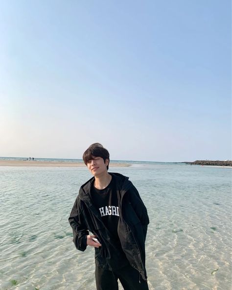 Welcome To My House, Stray Kids Seungmin, Beach Kids, Lee Min Ho, K Idols, Instagram Update, Lee Know, Boyfriend Material, Boy Bands