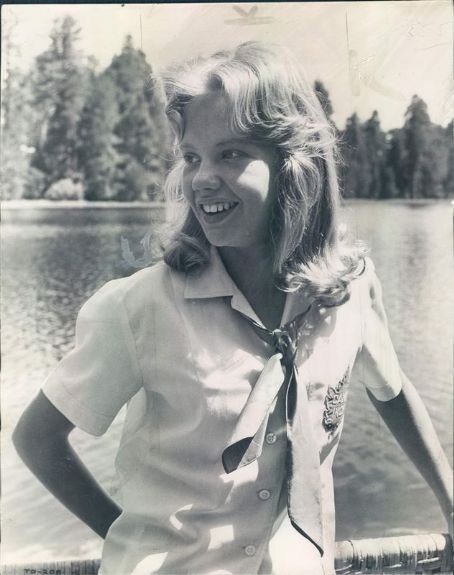 Hayley Mills on the set of “The Parent Trap,” 1961. #theparenttrap #1961 #hayleymills #sharonmckendrick #susanevers #behindthescenes Hayley Mills Parent Trap, The Parent Trap 1961, Parent Trap 1961, Hayley Mills Movies, Hailey Mills, Haley Mills, Trapped Movie, Hayley Mills, The Parent Trap