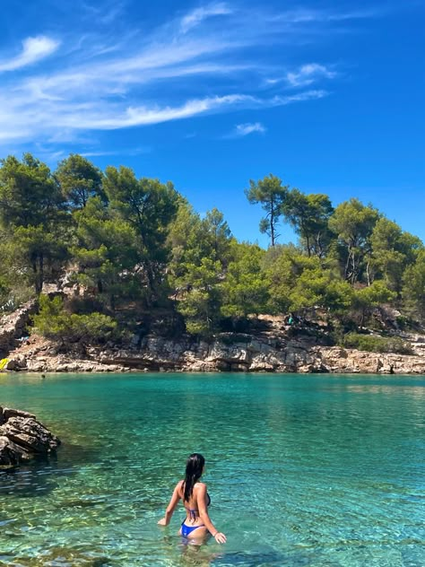 Croatia Beach Pictures, Makarska Croatia Photo Ideas, Hvar Croatia Outfit, Croatia Instagram Story, Split Croatia Photo Ideas, Croatia Split Aesthetic, Croatia Beach Aesthetic, Summer In Croatia Aesthetic, Croatia Picture Ideas