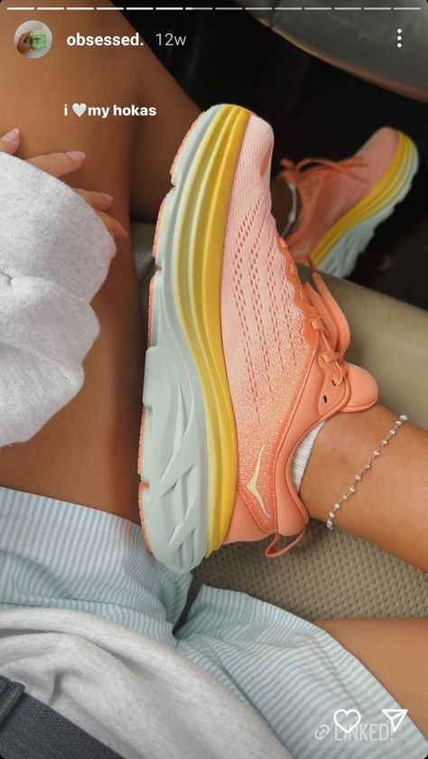 Running Shoes Outfit, Aesthetic Running, Cute Running Shoes, Running Aesthetic, Hoka Shoes, Trendy Shoes Sneakers, Runner Girl, Running Inspiration, Shoes Outfit