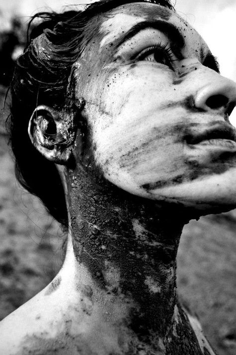 black & white photography :: nancy duccini photography :: earth :: portrait :: mud :: beauty Muddy Photoshoot, Dirt Photoshoot, Mud Photoshoot, Mud Photography, Rain Photoshoot, Make Ip, Foto Inspo, Photo Elements, Female Farmer