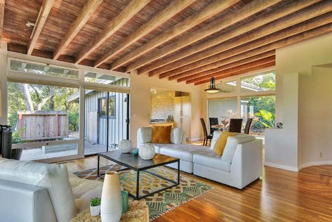 Exposed Ceiling Beams 101: How to Find (or Fake) Them in Your Own Home - Bob Vila Exposed Wood Ceilings, Living Room Hardwood Floors, Exposed Beams Ceiling, Exposed Ceilings, Exposed Rafters, Wood Beam Ceiling, Exposed Beams, Wood Ceilings, Beautiful Living Rooms