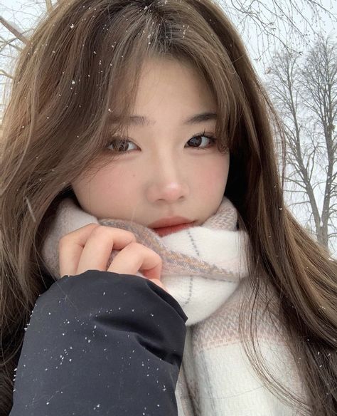 Korean Girl Brown Hair, Brown Korean Hair, Korean Brown Hair, Park Jihyun, Brown Hair Korean, Easy Winter Hairstyles, Korean Hair Color, Honey Brown Hair, Oc Stuff