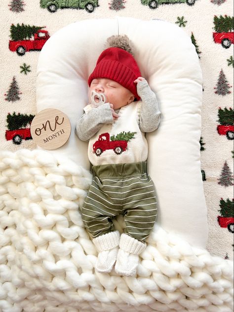 Newborn Christmas Activities, First Christmas With Newborn, 1 Month Old Christmas Outfit, Christmas One Month Photo, 3 Month Old Christmas Outfit, Christmas Ideas For Newborns, 1 Month Old Christmas Pictures, Baby Boy First Christmas Photo, Newborn At Christmas