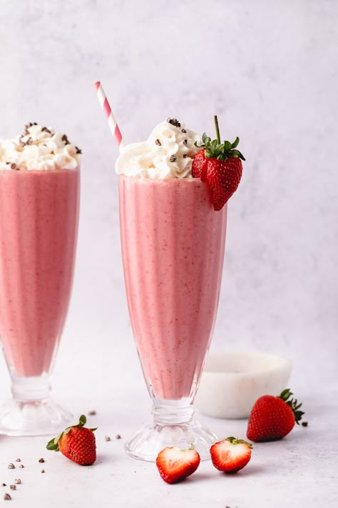 This creamy, vegan Strawberry Milkshake is made with just 4 simple ingredients and is a quick and easy, healthy dessert that can double as a light lunch or snack with added protein powder! #veganmilkshake #strawberryshake Strawberry Shakes, Drink Milkshake, Strawberry Shake, Strawberry Drink, Homemade Strawberry Milkshake, Shake Strawberry, Strawberry Milkshake Recipe Without Ice Cream, Strawberry And Banana Milkshake, Milkshakes Strawberry