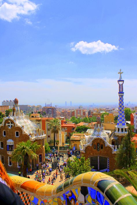 Park Guell Barcelona, Parc Guell, Barcelona Architecture, Barcelona Spain Travel, Park Guell, Spain Aesthetic, Park Güell, Historical Buildings, Seville Spain