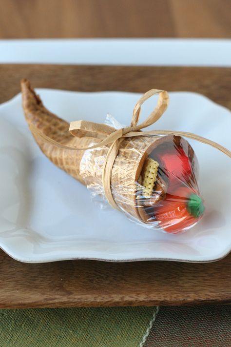 Decorate Thanksgiving, Thanksgiving Party Food, Adorable Crafts, Thanksgiving Table Settings Simple, Thanksgiving Candy, Thanksgiving Snacks, Thanksgiving Favors, Sugar Cones, Crafts Holiday