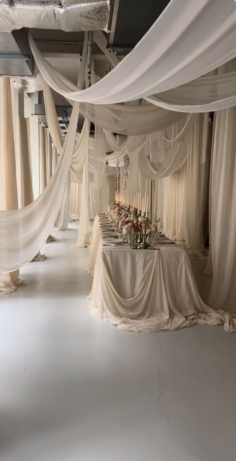 Linen Draping Wedding, Draping Party Decor, Wedding Table Draping, Draping Wedding Reception, White Drapes Wedding, Table Draping, Drapery Wedding, Lounge Wedding, Wedding Drapery