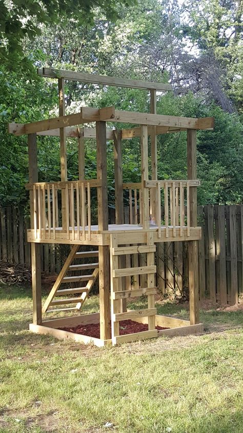 DIY Play Place Easy Diy Outdoor Play Area, Platform Playhouse Diy, Diy Fort Outdoor, Outdoor Forts, Backyard Play Spaces, Backyard Fort, Luxury Tree Houses, Play Fort, Outdoor Play Structures