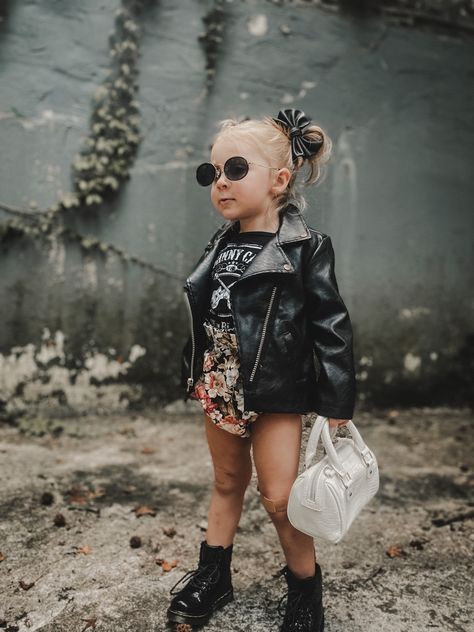 Band tee for toddlers. Leather jacket outfits. Toddler girl outfit ideas Toddler Rockstar Outfit, Grunge Baby Outfits, Indi Clothes, Maeve Outfits, Punk Baby Girl, Edgy Girl Outfits, Punk Girl Outfits, Edgy Baby, Grunge Kids