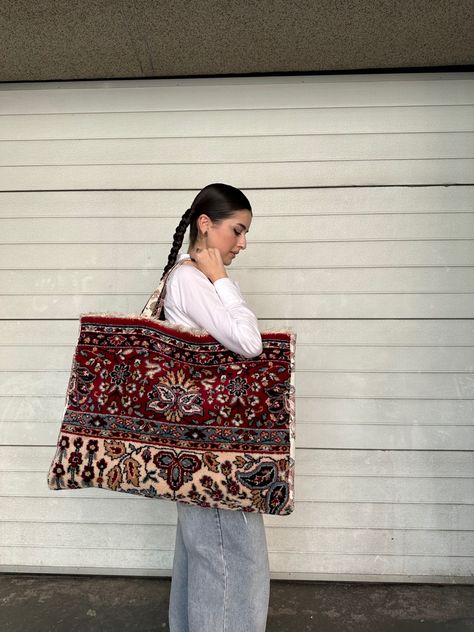 Carpet bags Diy Carpet Bag, Slavic Core, Carpet Bags, Red Persian Rug, Handmade Fabric Bags, Modern Folk, Pin Up Outfits, Diy Bags, Carpet Bag