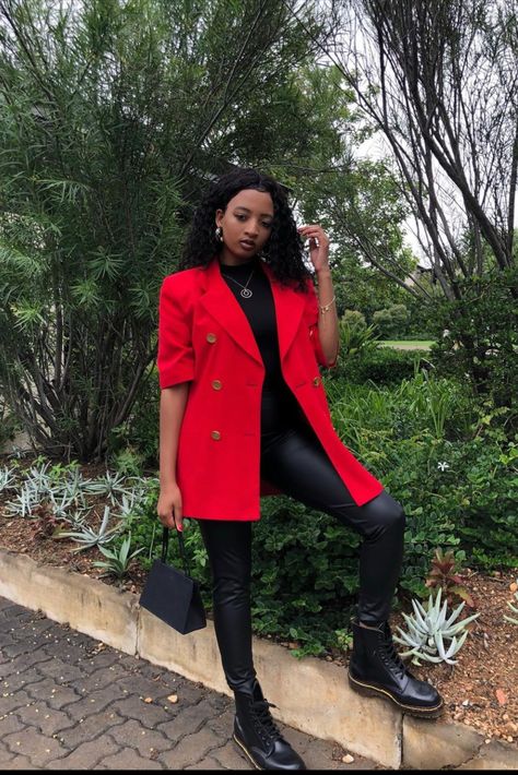 red blazer outfit leather pants doc martens winter autumn fall inspo ootd black girl classy elegant baddie Red Blazer Black Pants Outfit, Outfits With Red Blazer, Red Pants Work Outfit, Red Blazer Outfit Winter, Red Tennis Shoes Outfit, Red Blazer Outfit Classy, Red Blazer Outfits For Women, Doc Martens Winter, Red Blazer Outfit Casual