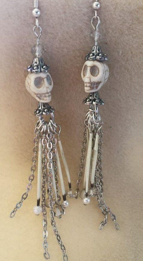 Witch Earrings Diy, Bead Dolls, Halloween Beaded Jewelry, Costume Jewelry Crafts, Craft Halloween, Witch Earrings, Halloween Beads, Earrings Diy, Polymer Jewelry