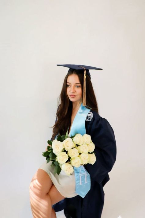 Future Pa Graduation Cap, One Degree Hotter Graduation Cap, Graduation Pictures Business Major, College Graduation Photoshoot Ideas Fun, Graduation Pictures Inspiration, Nurse Grad Pictures, Nurse Grad Photoshoot, Spring Graduation Pictures, Graduation Film Photos