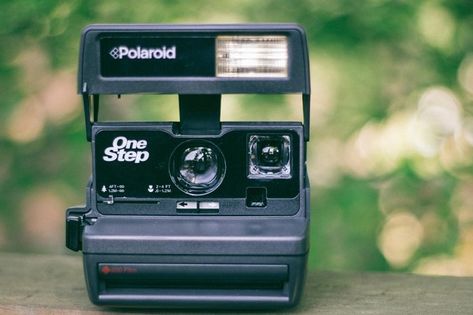 Polaroid Photography Tips and Tricks Vintage Polaroid Camera, Photo Garland, Polaroid Photography, Summer Scenes, Vintage Polaroid, Polaroid Camera, Polaroid Photos, Photography Skills, Photo Tips