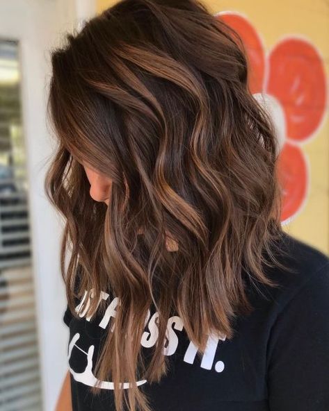 Light Caramel Brown Balayage Trendy Brown Hair, Warm Brown Hair, Brunette Hairstyles, Cinnamon Hair, Rambut Brunette, Warm Brunette, Color Melt, Shoulder Length Bob, Short Brown Hair