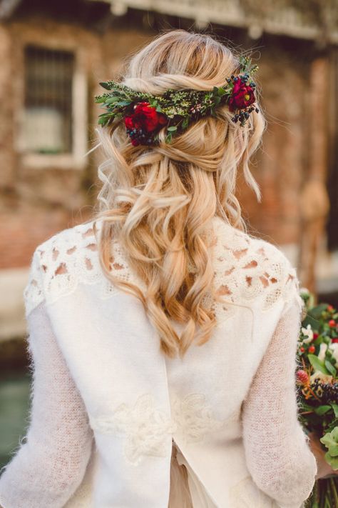 Loose curled vintage greenery and rose flower crown: http://www.stylemepretty.com/destination-weddings/2017/01/27/a-winter-elopement-in-one-of-the-prettiest-spots-on-the-planet/ Photography: Lilly Red - http://www.lillyred.it/ Wedding Hairstyles And Makeup, Winter Wedding Hair, Rose Flower Crown, Winter Wedding Flowers, Winter Elopement, Boda Mexicana, Winter Maternity, Best Wedding Hairstyles, Winter Wedding Inspiration