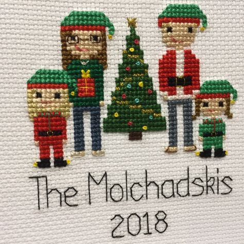 Family Christmas Cross Stitch, Cross Stitch People Family Portraits, Stitch Decorations, Cross Stitch Christmas Gifts, Pixel People, Stitch Family, Portrait Cross Stitch, Stitch People, Cross Stitch Family