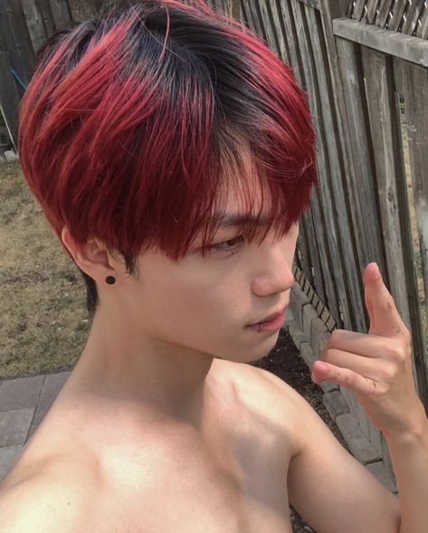 Red Hair Color For Men, Kpop Hair Dye Ideas Men, Red Hair Asian Men, Red Hair Asian Boy, Pelo Rojo Aesthetic, Hair Color Ideas For Guys, Red Hair Color Men, Burgundy Hair Men, Guy Hair Dye