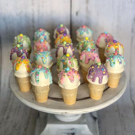 İcecream Cakepop, Ice Cream Theme Cake Pops, Two Sweet Party 2nd Birthday Cake Pops, I’ve Cream Cake Pops, Ice Cream Cake Pops Ideas, Candyland Cake Pops, Mini Ice Cream Cone Cake Pops, Ice Cream Cupcakes Ideas, Ice Cream Party Cupcakes