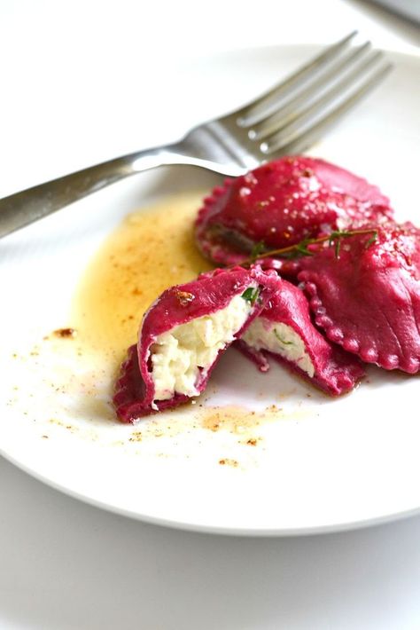 Roasted Beet Ravioli with Goat Cheese and Herbs from BakeaholicMama.com Beet Ravioli, Pasta Fatta In Casa, Beet Recipes, Roasted Beets, Homemade Pasta, Tortellini, Ravioli, Goat Cheese, I Love Food