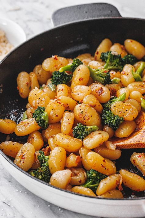 Gnocchi and Broccoli Stir-Fry - #gnocchi #broccoli #recipe #eatwell101 - You'll love this gnocchi and broccoli stir-fry recipe! With a few simple ingredients and minimal effort, this quick stir-fry with gnocchi and broccoli makes a flavorful and satisfying meal in no time! - #recipe by #eatwell101® Gnocchi And Broccoli, Gnocchi Broccoli, Tasty Vegetarian Meals, Best Broccoli Recipe, Gnocchi Recipes Easy, Quick Vegetarian Dinner, How To Cook Gnocchi, Italian Sausage Recipes, Skillet Dishes