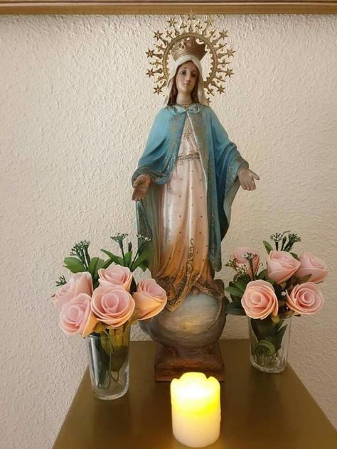 Virgin Mary Shrine, Anima Christi, Jesus Ideas, Altar Catholic, Home Altar Catholic, Family Altar, Saint Statues, Catholic Altar, Catholic Beliefs