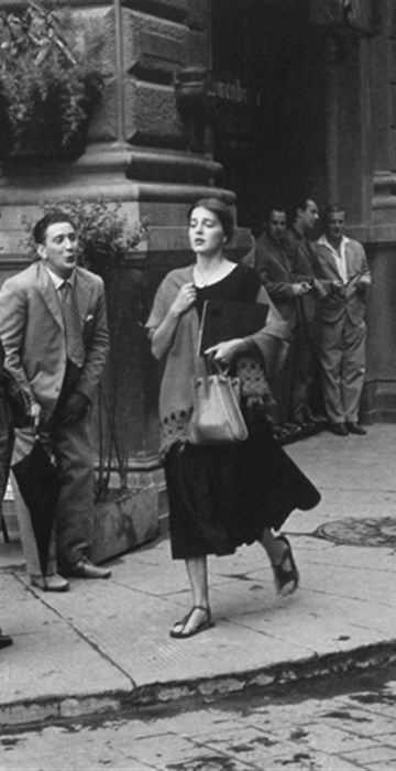 Documentary photographer became known for traveling great distances, capturing moods and waiting for just the right shot. Ruth Orkin, Photojournalism Photography, Breathtaking Photography, Black And White Picture Wall, Documentary Photographers, Great Photographers, Female Photographers, Documentary Photography, Portrait Poses