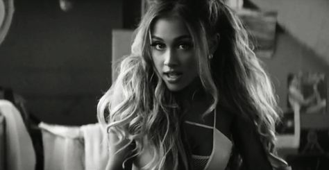 Ariana Grande Side To Side, Side To Side Ariana, Ariana Grande Hair, Ariana Grande Style, Ariana Grande Wallpaper, Side To Side, Dangerous Woman, Ariana Grande, Music Videos