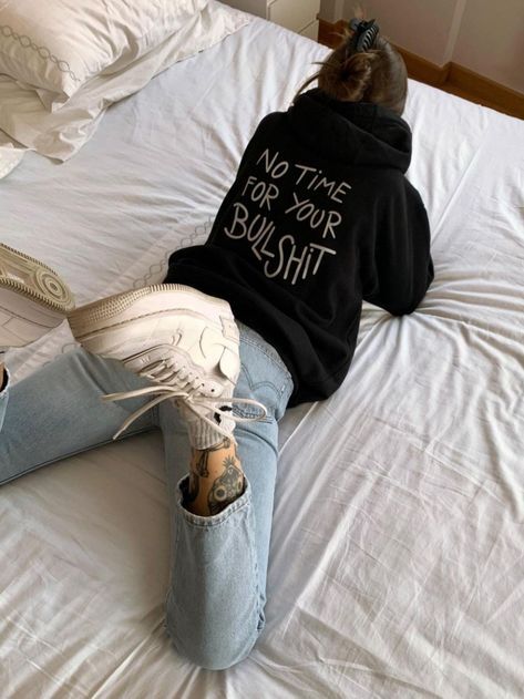 punk 57 | misha lare and ryen trevarrow | penelope douglas Trendy Sweater, Hoodie Aesthetic, Trendy Sweaters, Cooler Look, Mode Inspo, Mode Vintage, Vintage Sweatshirt, No Time, Hoodie Design