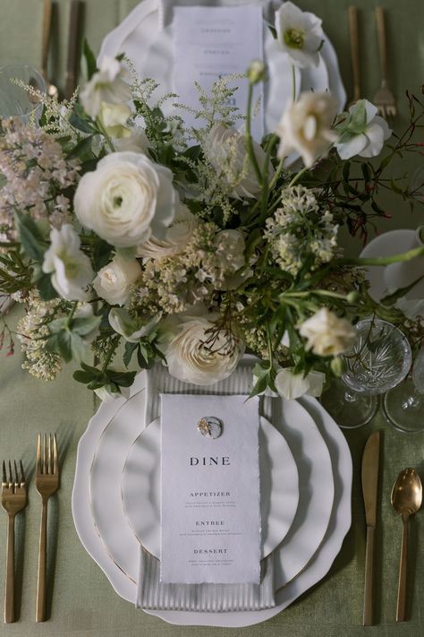 green, wedding, garden Green Monochromatic Wedding Colors, Chic Wedding Tablescape, Fall Neutral Tablescapes, Sage Green Elegant Wedding, Wedding Table Green And White, Classic Wedding Floral Arrangements, Table Settings Wedding Elegant, Wedding Green Palette, French Modern Wedding