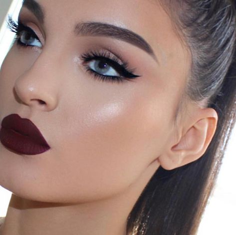 Wedding Makeup Pale Skin, Dark Lips Makeup, Dark Lipstick Makeup, Dark Lip Makeup, Lipstick Ideas, Light Eye Makeup, Burgundy Makeup, Ruby Slipper, Eyeliner For Hooded Eyes