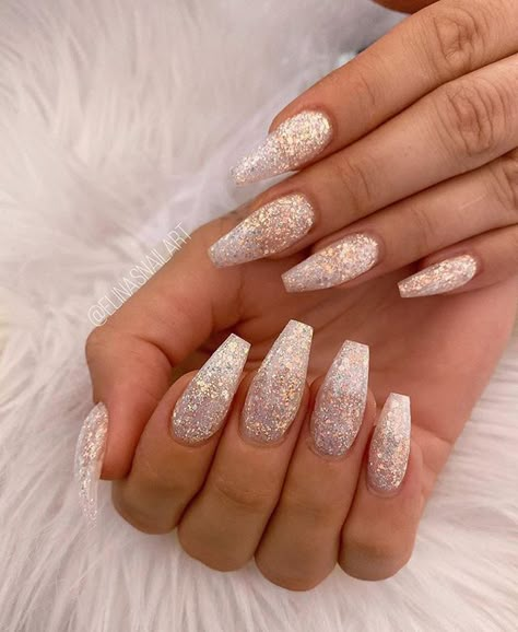 New Year’s Eve and the New years eve party, is one of the most exciting times of the year. Time to celebrate and give... Winter Products, New Years Nail Designs, New Years Eve Nails, Shiny Nails, Christmas Nails Acrylic, Nail Designs Glitter, Festival Nails, New Year's Nails, Nail Art Ideas