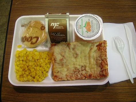 Typical American school lunch.  Much less nutrition than what is on the menu in Japan. School Pizza, Square Pizza, Pizza Lunch, Cafeteria Food, Pizza Day, Lunch Room, This Is Your Life, Love Pizza, Good Pizza