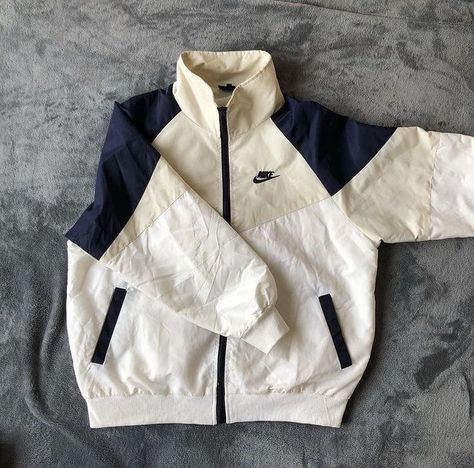 Nike Windbreaker Outfit, Windbreaker Outfit, Vintage Nike Jacket, Windrunner Jacket, Vintage Nike Windbreaker, Guys Clothing Styles, Indie Grunge, Vintage Windbreaker, Nike Vintage