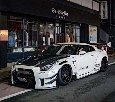 Nissan Godzilla, Nissan Gt R R35, Roadster Car, Car Builds, Fuel Efficient Cars, Gtr Car, R35 Gtr, Nissan Gtr R35, Cars Jeep