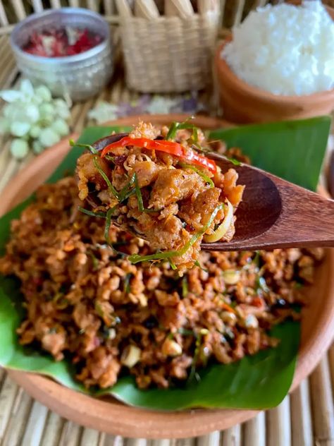 Khua Kling Recipe (Thai Dry Mince Curry) Khua Kling, Thai Cuisine Recipes, Simple Noodles, Pork Larb, Easy Thai Recipes, Dry Curry, Vegetarian Thai, Thai Beef, Thai Soup