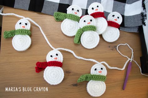 Crochet Snowman Christmas Garland Free Pattern - Maria's Blue Crayon Crochet Snowman Garland Free Pattern, Crochet Winter Garland, Christmas Crochet Garland Free Pattern, Crochet Christmas Garland Free Pattern, Crochet Snowflake Garland, Crochet Christmas Garland, Make A Garland, Garland For Christmas, Woolen Flower