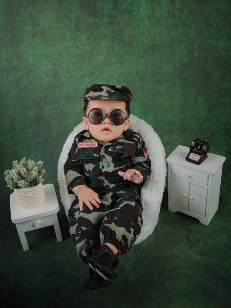 Army Baby Photoshoot, Amazon Costume, Army Themed Birthday, Wedding Album Design Layout, Fall Photoshoot Family, Album Design Layout, Night Wedding Photos, Baby Boy Newborn Photography, Newborn Baby Photoshoot