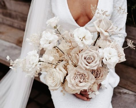 SASSFLOWER Floral Design Blush Bouquet Wedding, Neutral Wedding Flowers, Colorful Wedding Flowers, Blush Wedding Flowers, Wedding Bouquets Bride, Bouquet Inspiration, Bridal Bouquet Flowers, My Love Language, Neutral Wedding