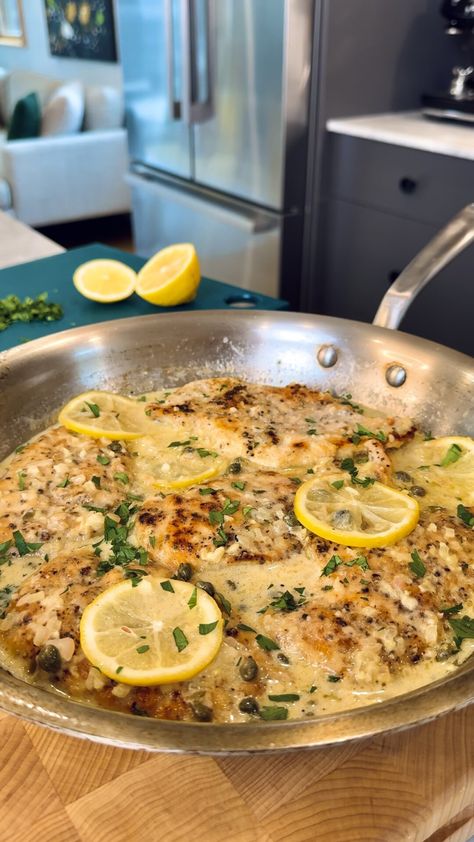 CHICKEN PICCATA (GLUTEN-FREE, DAIRY-FREE) Easy Dairy Free Chicken Recipes, Chicken Piccata Healthy, Chuck Roast Recipe, Gluten Free Dairy Free Dinner, Gf Dinner, Chicken Cutlet Recipes, Chicken Piccata Recipe, Dairy Free Recipes Dinner, Dairy Free Dinner