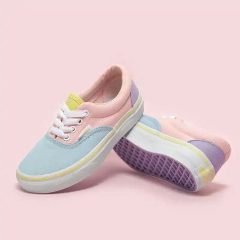 Vans Pastel Era Kawaii Aesthetic Outfits, Pastel Emo, Pastel Shoes, Painting Shoes, Cute Vans, Pastel Outfit, Quirky Fashion, Custom Vans, Roger Vivier