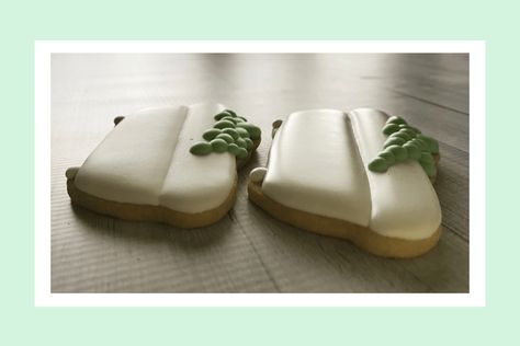 Everything You Need to Know About Using a Dehydrator for Cookies - Your Baking Bestie Your Baking Bestie, Cookie Writing, Best Royal Icing Recipe, Cutout Cookie, Royal Icing Decorated Cookies, Drop Cookie Recipes, Frosted Cookies, Decorated Cookies Tutorial, Iced Sugar Cookies