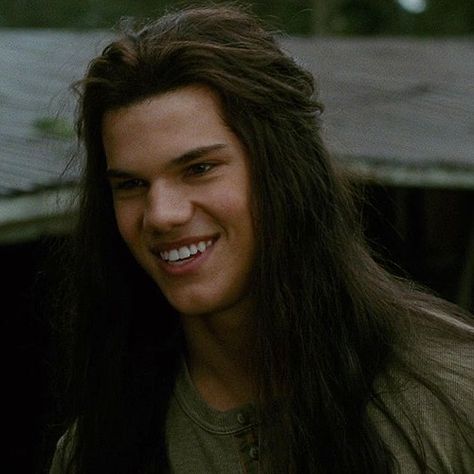 Taylor Lautner Long Hair, Jacob Twilight, Taylor Jacobs, Jacob Black Twilight, Jacob And Bella, Twilight Jacob, Team Jacob, The Cullen, Twilight Pictures