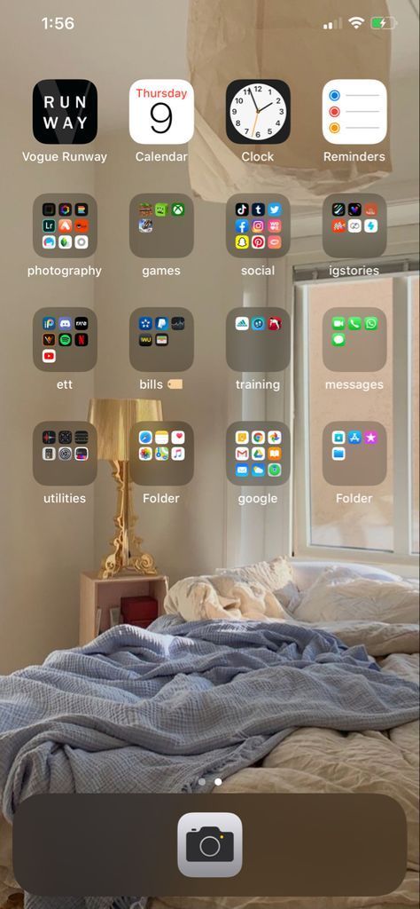 Apps Layout Iphone, Iphone Arrangement Ideas, App Arrangement Ideas, Phone App Organization, App Organization Iphone, Organize Phone, Phone Organisation, Whats On My Iphone, Phone Apps Iphone